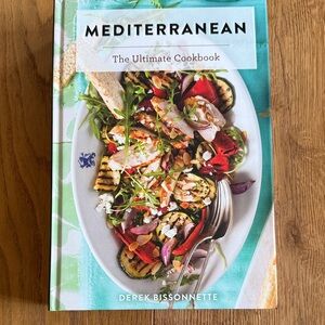 Mediterranean: The Ultimate Cookbook by - Teal Cover